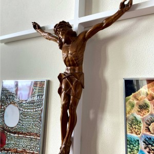 25 Kreuz in der Aula 25 Kreuz in der Aula
